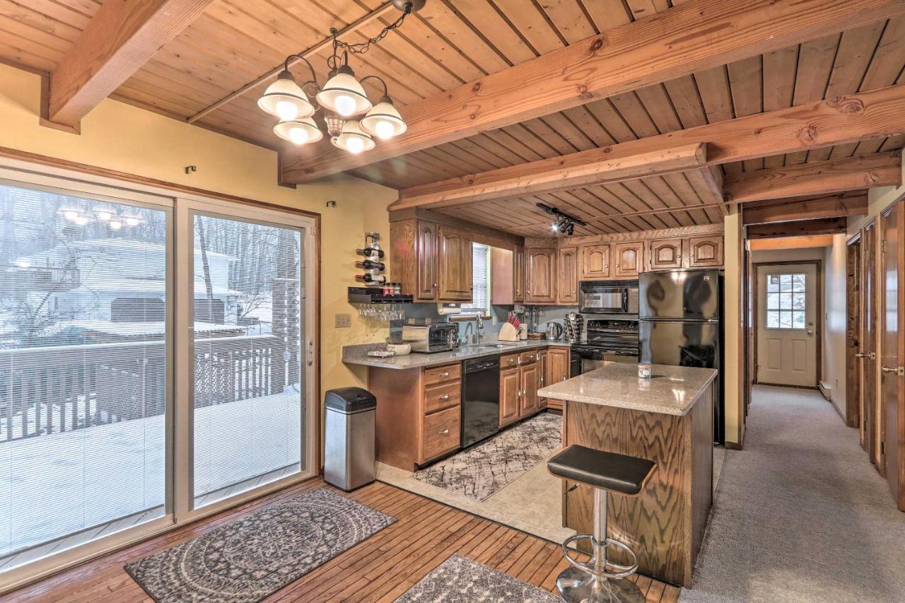 Henryville Home With Hot Tub About 5 Mi To Camelback! 외부 사진