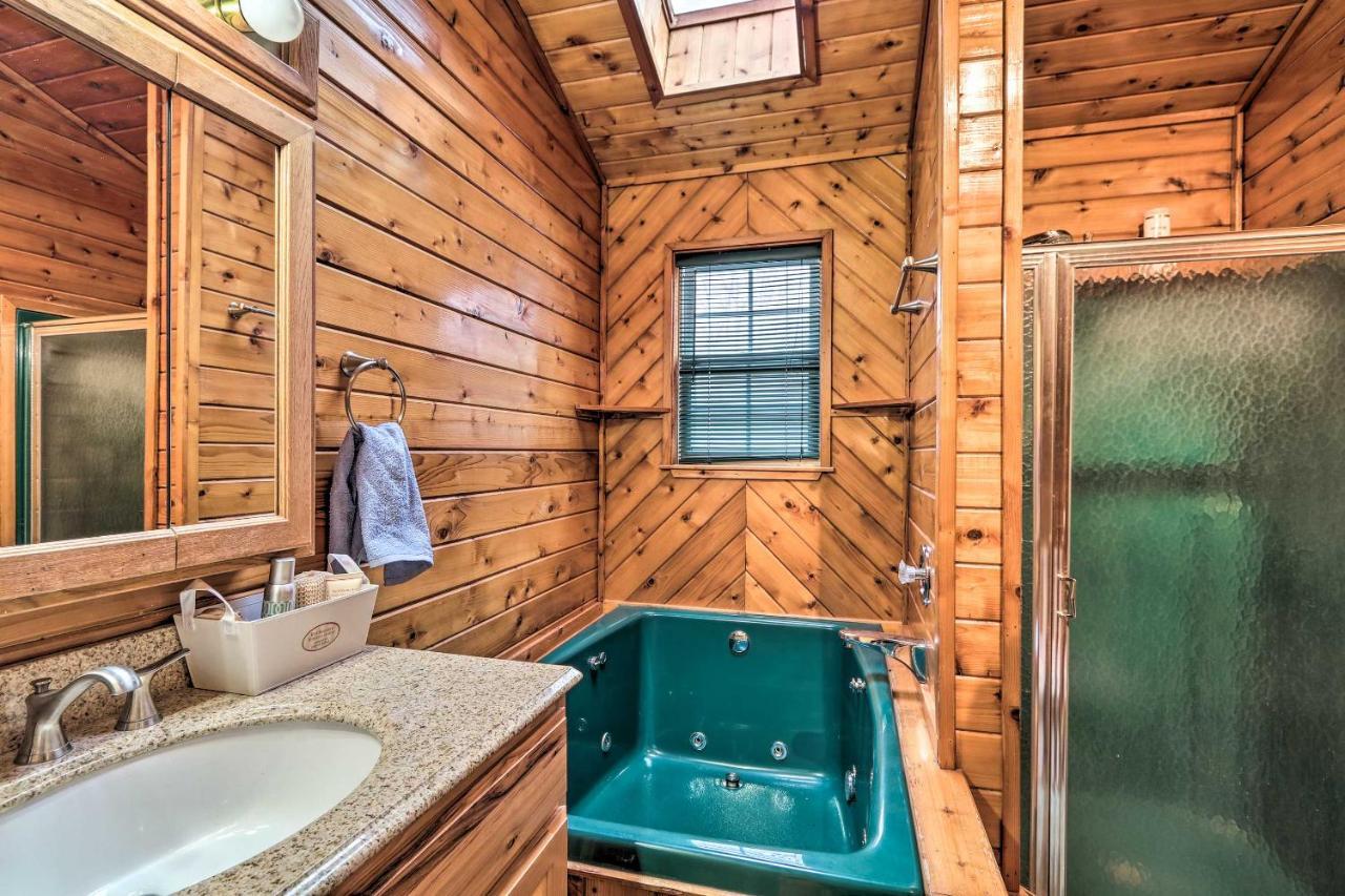 Henryville Home With Hot Tub About 5 Mi To Camelback! 외부 사진